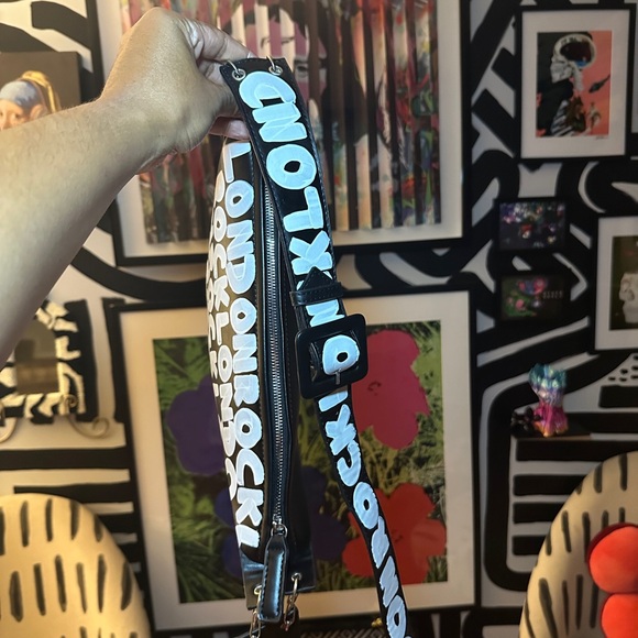 LONDON ROCK HANDPAINTED ACUTE CROSSBODY - Picture 4 of 9